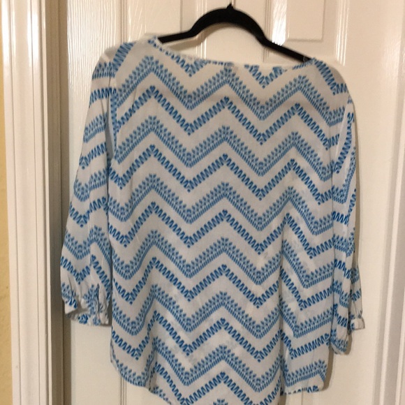 Ladies top size L/G White with blue zigzag pattern - Picture 2 of 5